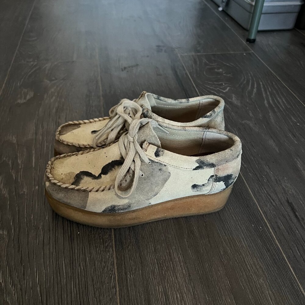 Clarks Women's Cream and Tan Loafers - Picture 5 of 5